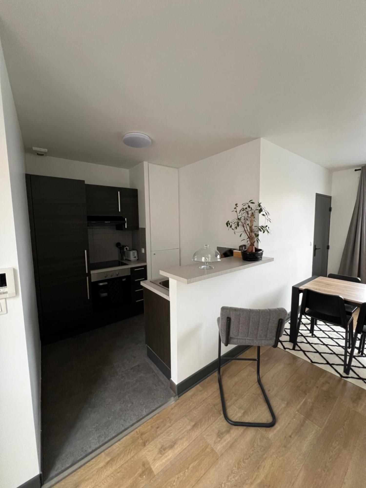 Hyper Centre A 80M Du Vieux Marche, T2 Calme Vue Sur Les Toits Rue Du Minage Apartamento La Rochelle  Exterior foto